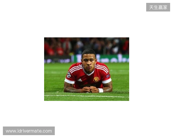 队长风范,曼联落后时B费利用肖疗伤时间来回指导大部分队友