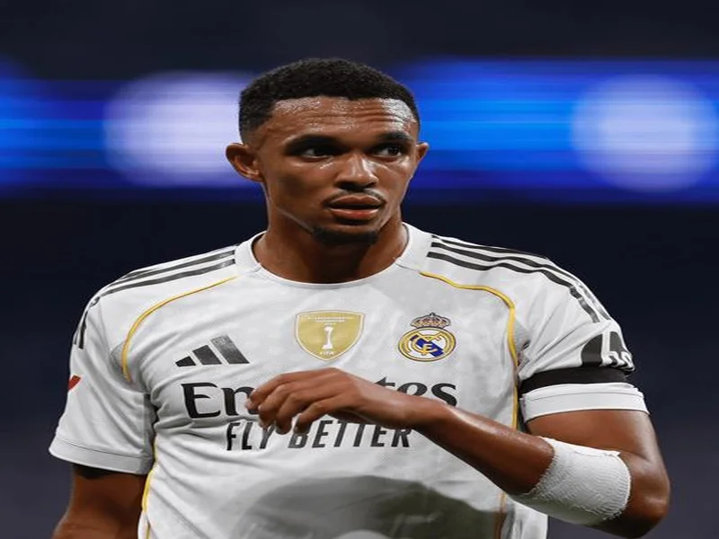 重回英超？英媒：阿诺德在皇马未来愈发不明朗，曼城在积极关注他